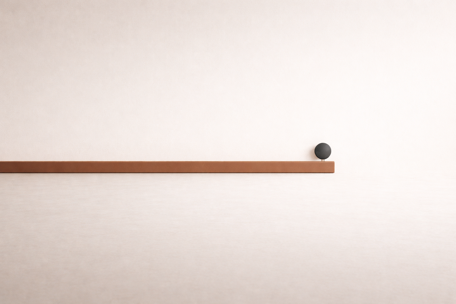 Minimalist still life with a horizontal clay-brown beam and a small charcoal dot above it on a warm sand surface, symbolizing interior emotional structure and pause before reaction.
